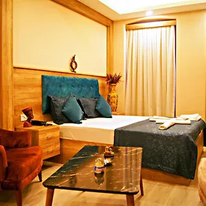 Destinia Pera Hotel
